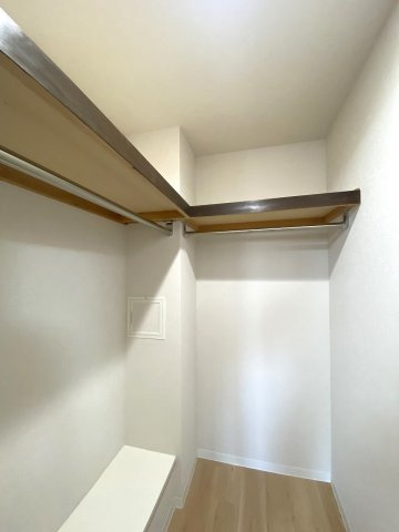コスモひばりが丘ザ・ガーデンズフォートブリリアントヒルの収納|収納
居住空間をすっきり保てる便利な収納スペース。かさばるお掃除グッズや日用品のストックなどもまとめて収納でき、必要な時にすぐ取り出せる利便性の高さを備えています。