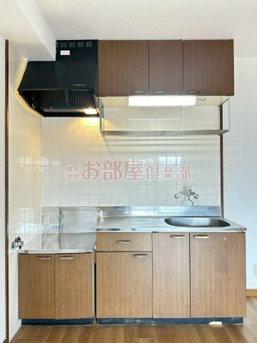 グリーンビル御井 Bのキッチン|コンパクトなキッチンで掃除もラクラク