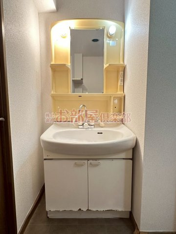 グリーンビル御井 Bの洗面所|ゆったりとスペースのある洗面所