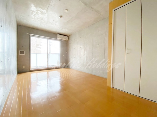 藤沢市朝日町の賃貸マンションの居間・リビング|おしゃれな洋室♪