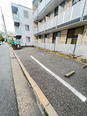 レオパレスSAKABEⅠの駐車場
