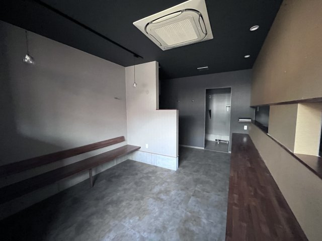 八日市本町店舗の内装