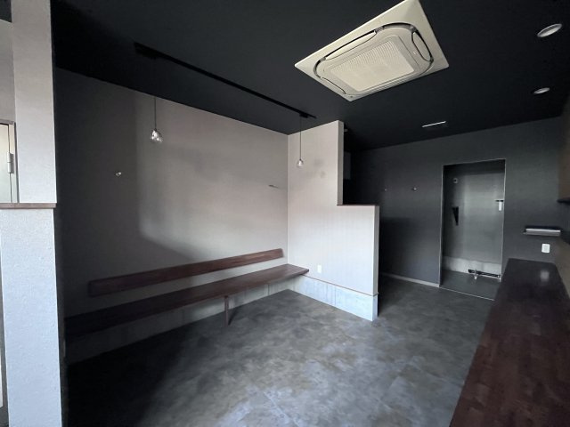 八日市本町店舗の内装