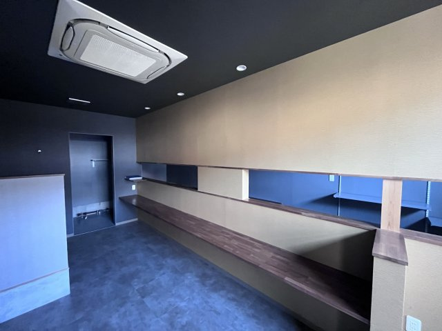 八日市本町店舗の内装