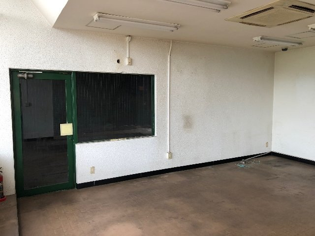 草津市矢倉１丁目の店舗の居間・リビング