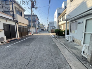 西側道路は約6ｍ幅となっておりゆとりがあります。
