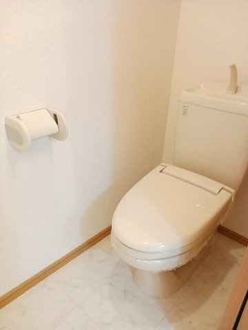 グリシーナのトイレ|ゆったりとした空間のトイレです