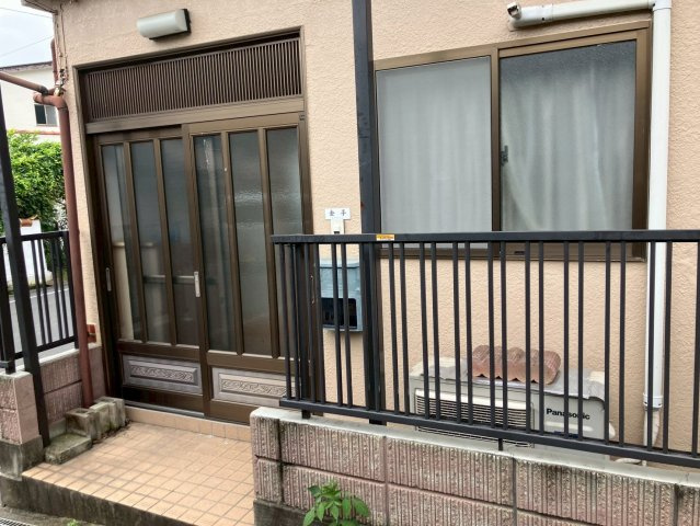 宮前町1丁目戸建ての玄関|収納もある玄関です