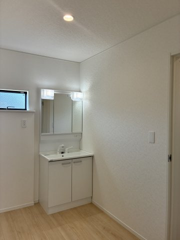 宇部市昭和町　第2-1号棟の独立洗面台