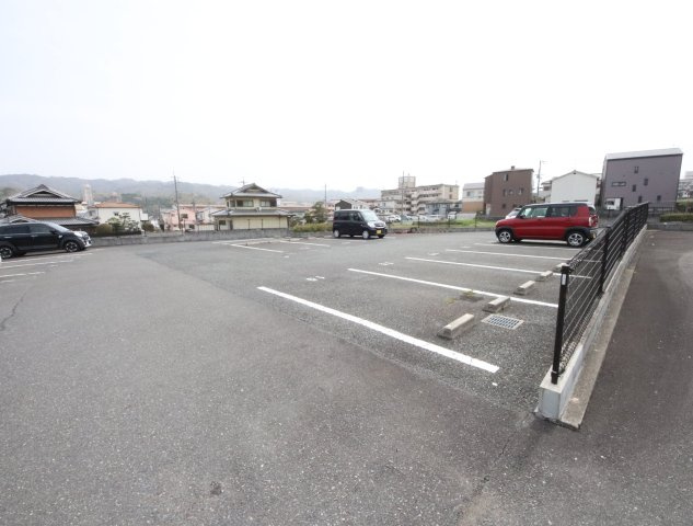 レオパレス南生駒の駐車場
