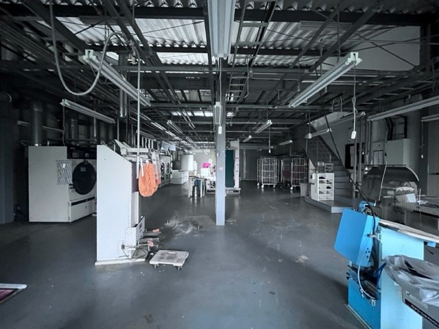 吉地店舗併用倉庫の内装