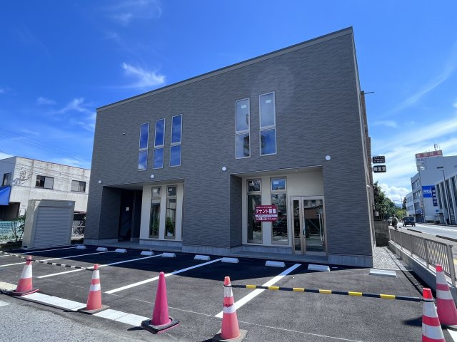 長浜市高田町の店舗事務所の外観