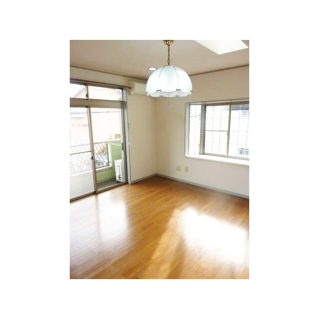 藤沢市湘南台７丁目のアパートの居間・リビング