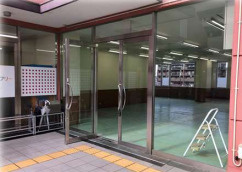 小山テナントの玄関