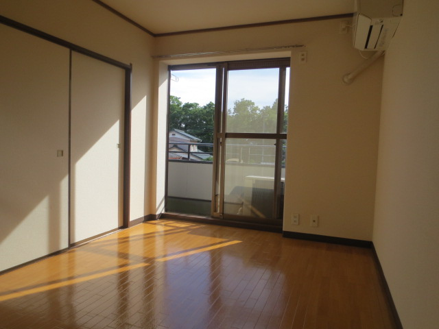 千葉市花見川区畑町のアパートの居間・リビング