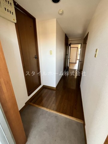 オアシス鷹丘の玄関