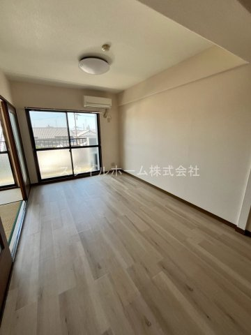 オアシス鷹丘の居間・リビング