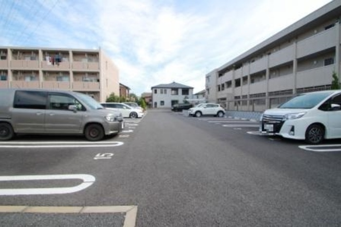 ハピネスストームの駐車場|駐車場があります