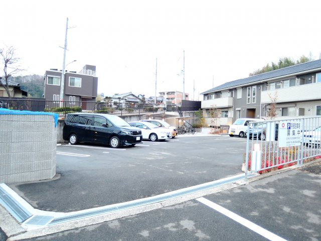 ヴァンクレール古曽部の駐車場