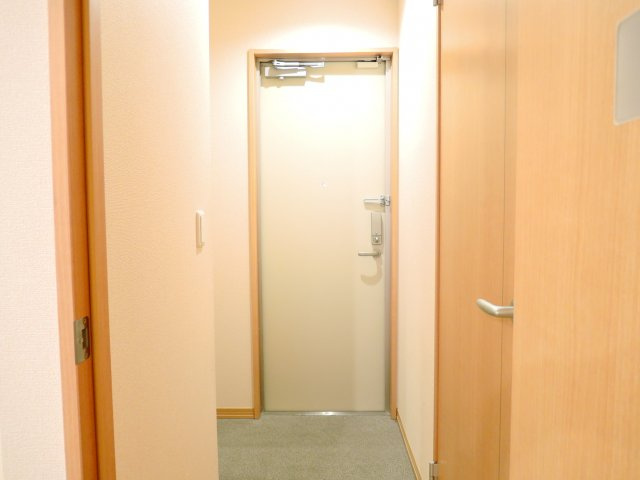 ヴァンクレール古曽部の玄関