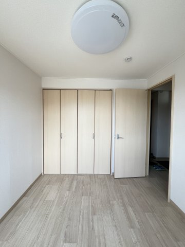 ハイツ松本の洋室