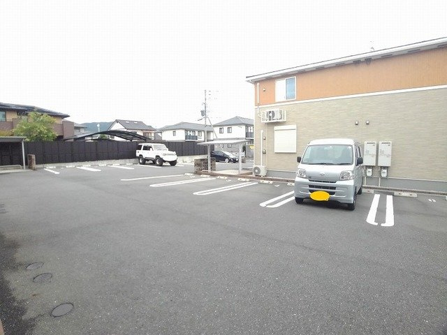【駐車場】 | プリムローズ本城　Ｂ | 車をお持ちの方に嬉しい駐車場付きの物件です