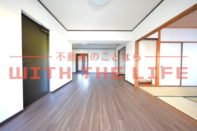 グラン櫛原【キャッシュバック対象物件】の居間・リビング|ゆったり過ごせるリビングです