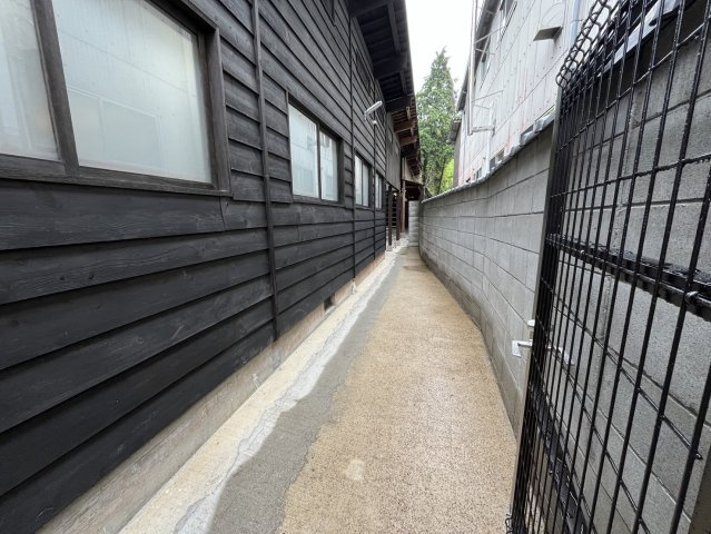 日野野色町貸事務所のバルコニー