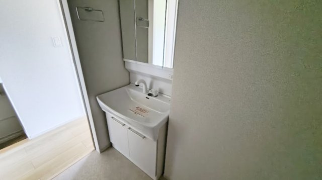 ヒカルサつくば要ウエストⅠの洗面所|脱衣スペースもあります