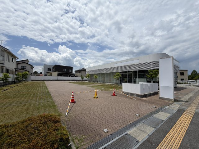 大津一里山　店舗の駐車場