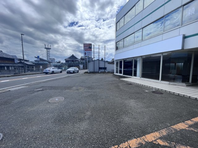 サブライムビルの駐車場
