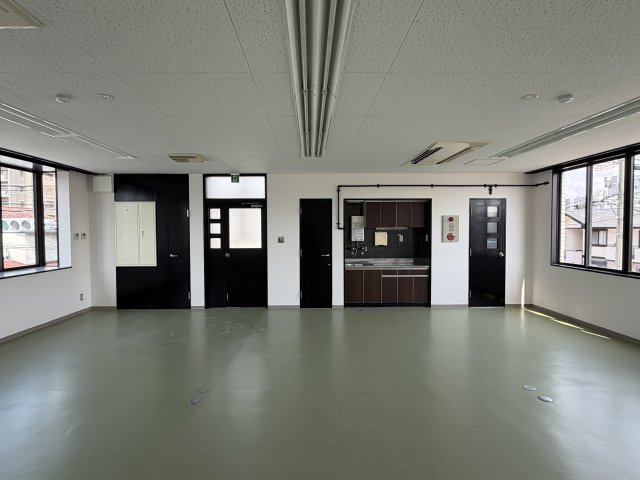 丸十ビルの居間・リビング