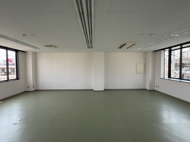 丸十ビルの居間・リビング