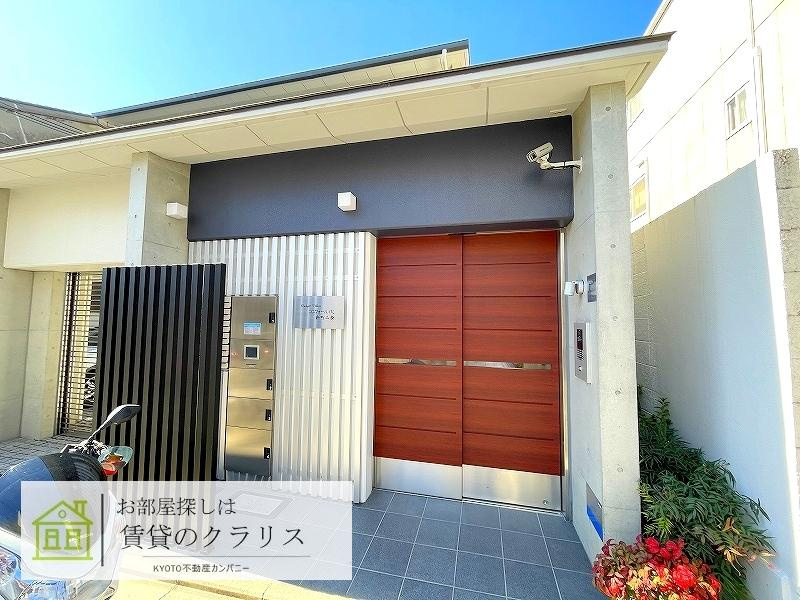 コンフォールパレ新町二条のエントランス