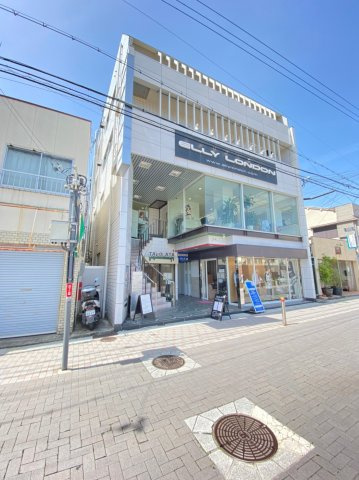 M&Cビルの外観