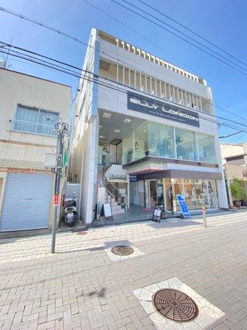 M&Cビルの外観