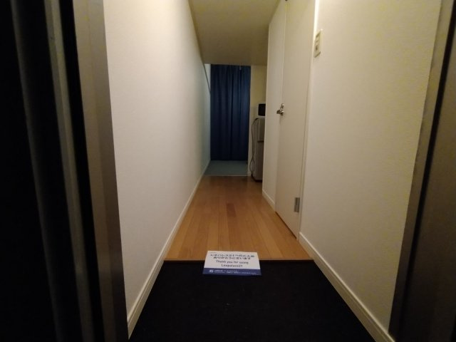 レオパレスヴィーブルの玄関