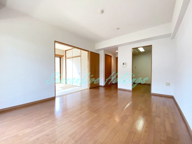 藤沢市円行２丁目の賃貸マンションの居間・リビング