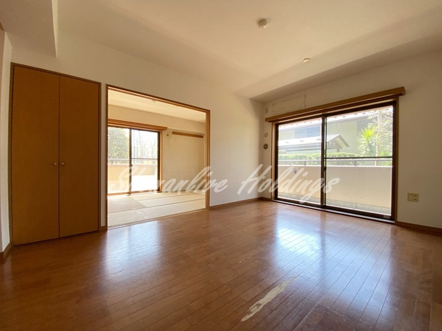 藤沢市円行２丁目の賃貸マンションの居間・リビング