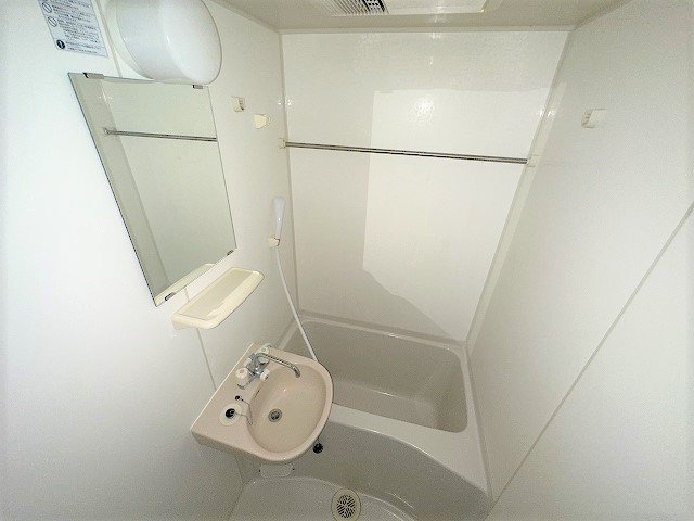レオパレスヒルキャッスル菅田の浴室