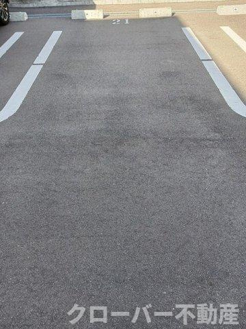 サンルミエール　Ⅱの駐車場