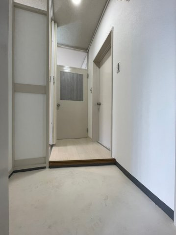 神陵台西住宅61号棟の玄関