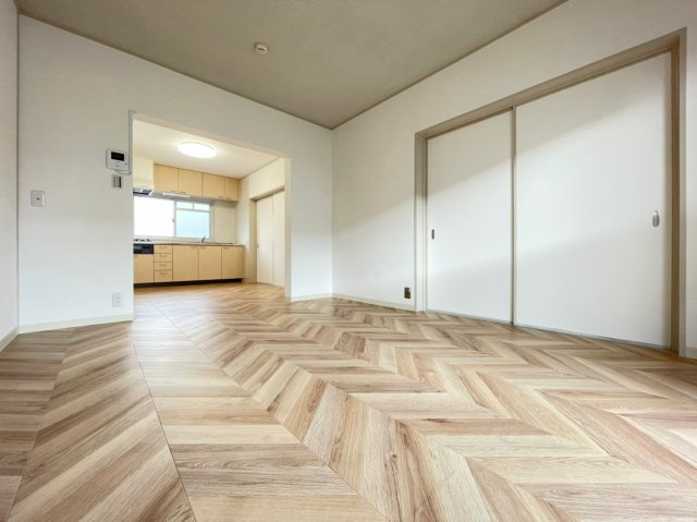 神陵台西住宅61号棟の居間・リビング