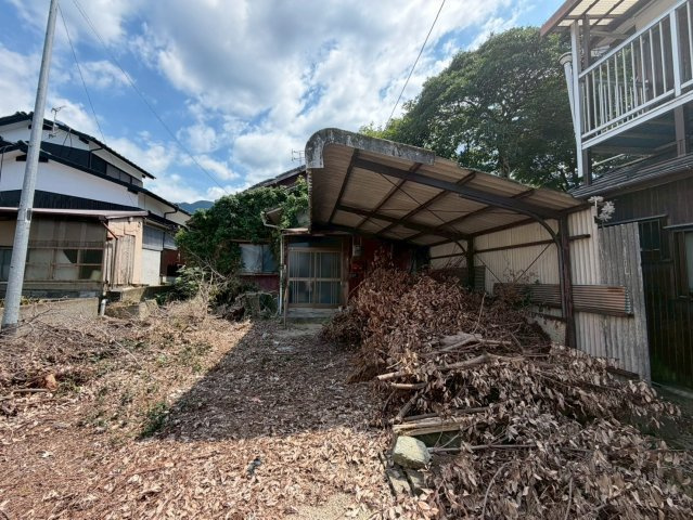 久留米市草野町紅桃林　中古戸建　の駐車場