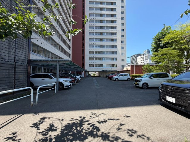 朝日プラザ一条橋の駐車場