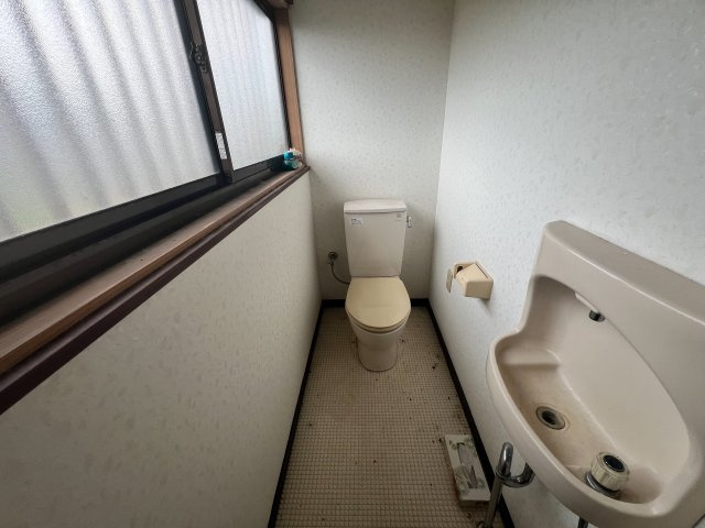 朝倉市古毛　7DKのトイレ