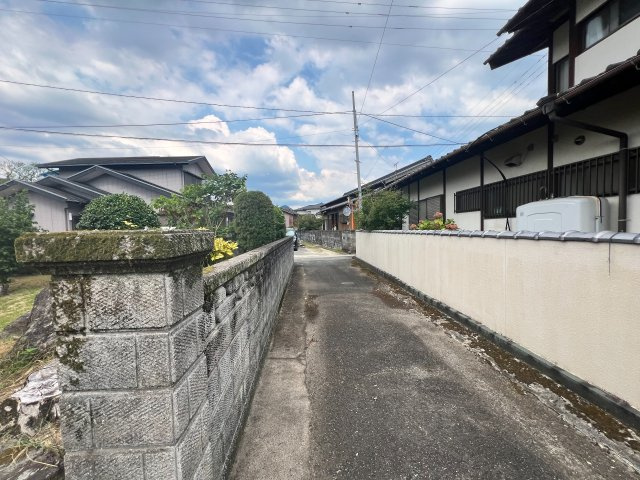 朝倉市古毛　7DKの前面道路含む現地写真