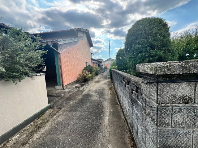 朝倉市古毛　7DKの前面道路含む現地写真