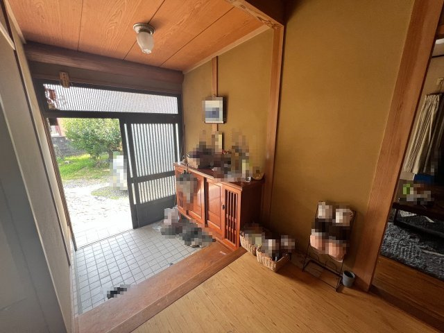 朝倉市古毛　7DKの玄関