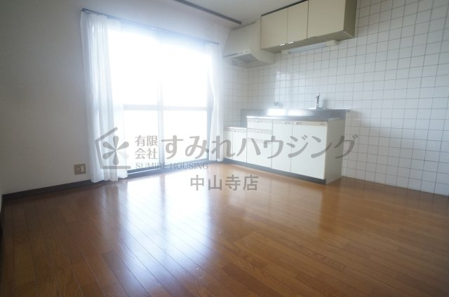 ハイツ中山の居間・リビング